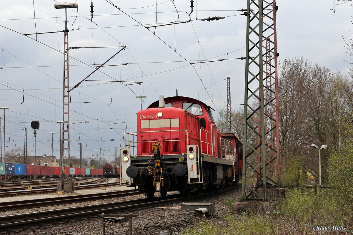 98 80 3294 667-1 D-DB mit einen gemischten GZ in Wanne-West. 29.03.2017 