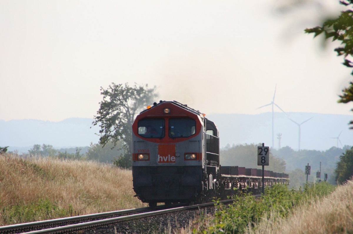 9.8.2015 zwischen Vienenburg und Stapelburg, V 330.8 mit leerem Stahlzug nach Ilsenburg.