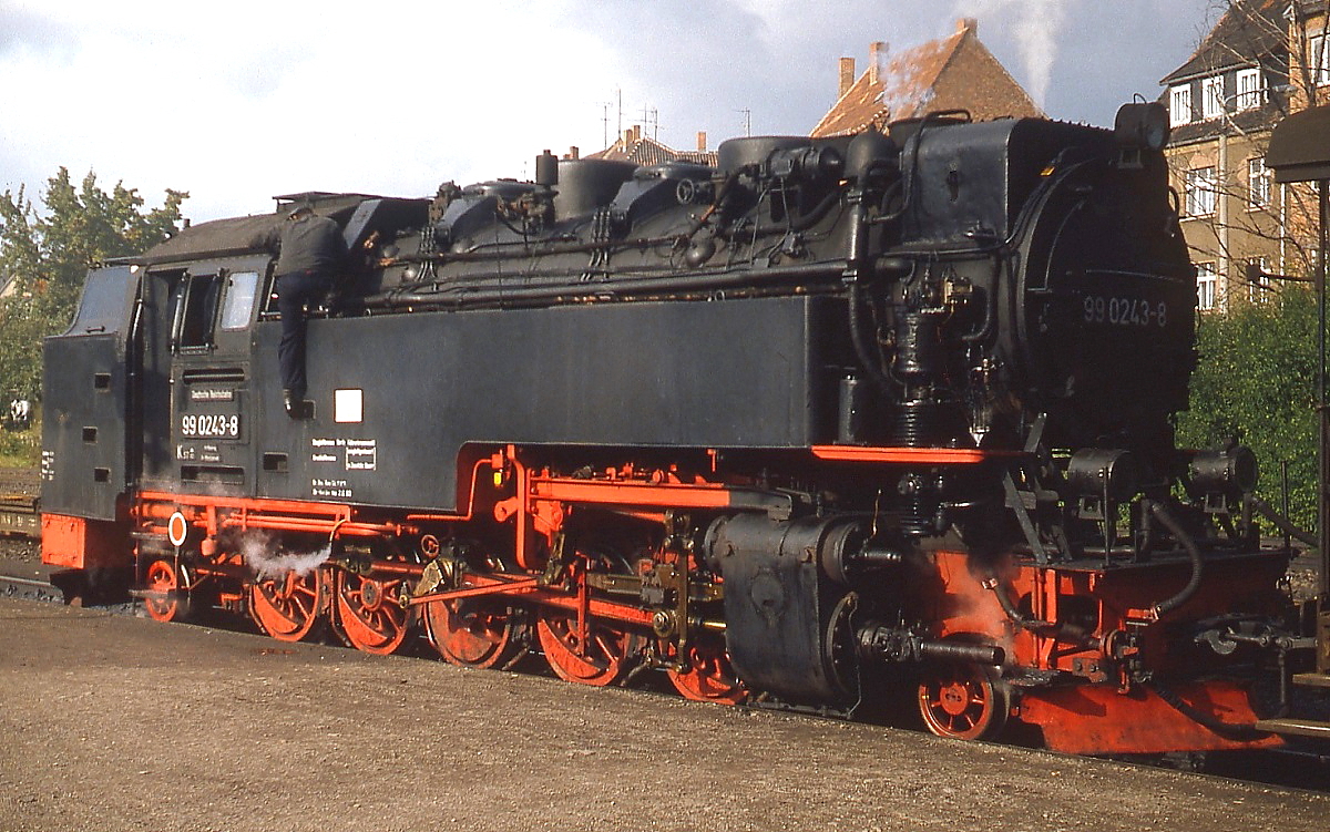 99 0243-8 im Oktober 1980 im Bahnhof Nordhausen
