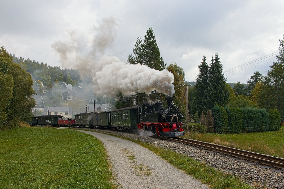 99 1568-7 der Pressnitztalbahn kurz hinter dem Bahnhof Schmalzgrube (24.09.2023)