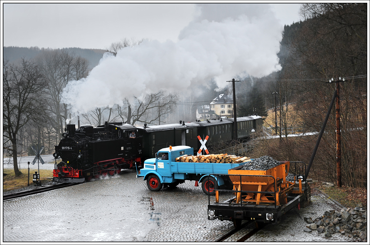 99 1715, welche am 15.2.2014 die Planzüge auf der Preßtnitztalbahn bespannte, am 15.2.2014 bei der Einfahrt in Schmalzgrube.