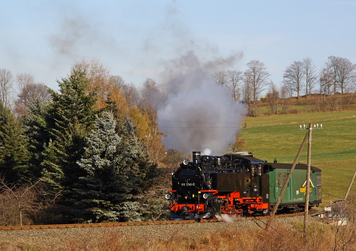 99 1741-0 hat am 31.10.2013 den Bahnhof Cranzahl in Richtung Oberwiesenthal verlassen.