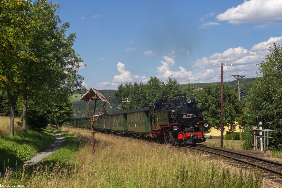 99 1741 mit ihrer DR-Ganitur kurz vor Vierenstrasse, 30.7.17