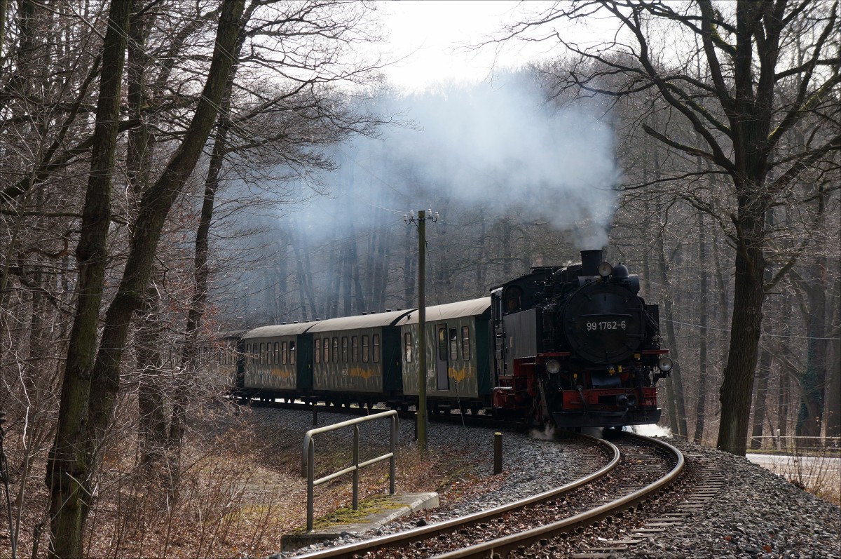 99 1762-6 (ex DR 99 762; DB EDV-Nr. 099 735-3) mit Zug 3006 im Lößnitzgrund auf der Fahrt nach Moritzburg kurz vor dem Hp Friedewald; 08.03.2015

