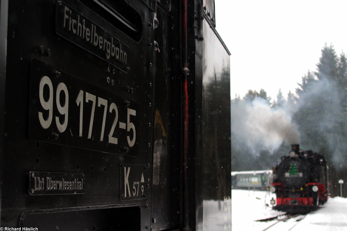 99 1772-5 wartet bis 99 1741-0 die Strecke frei macht.