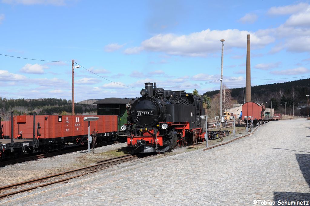 99 1773 als Rangierfahrt am 14.04.2013 in Cranzahl im Gterbereich bzw. der Rollwagengrube.