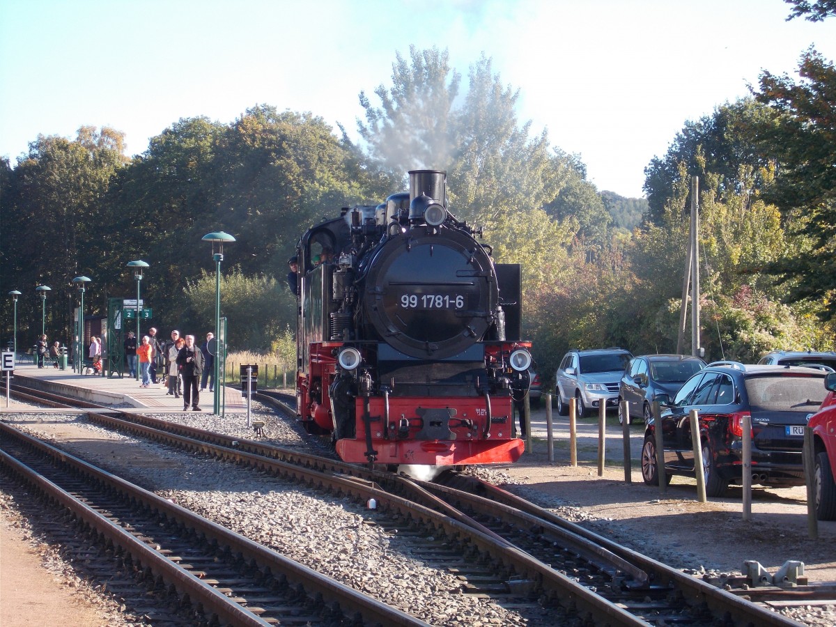 99 1781 solo unterwegs über den Binzer Bahnhof am 11.Oktober 2015.