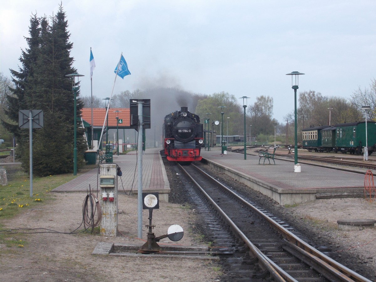 99 1784 bei der Einfahrt,am 26.April 2015,in Putbus.