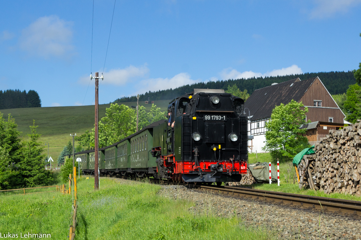 99 1793 hat gerade den halt in Hammerunterwiesenthal durchfahren, 20.06.2016