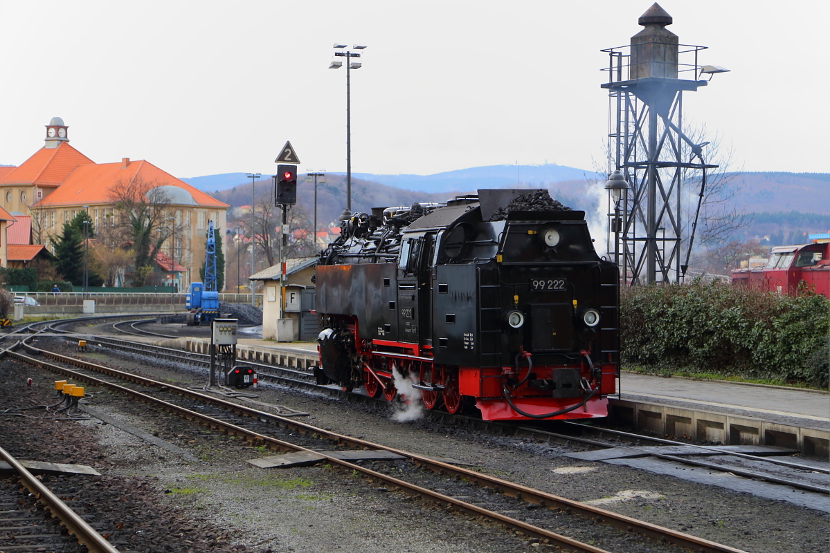 99 222 am Vormittag des 07.02.2016 auf Gleis 31 im Bahnhof Wernigerode, kurz vor Übernahme von P8931 zum Brocken.