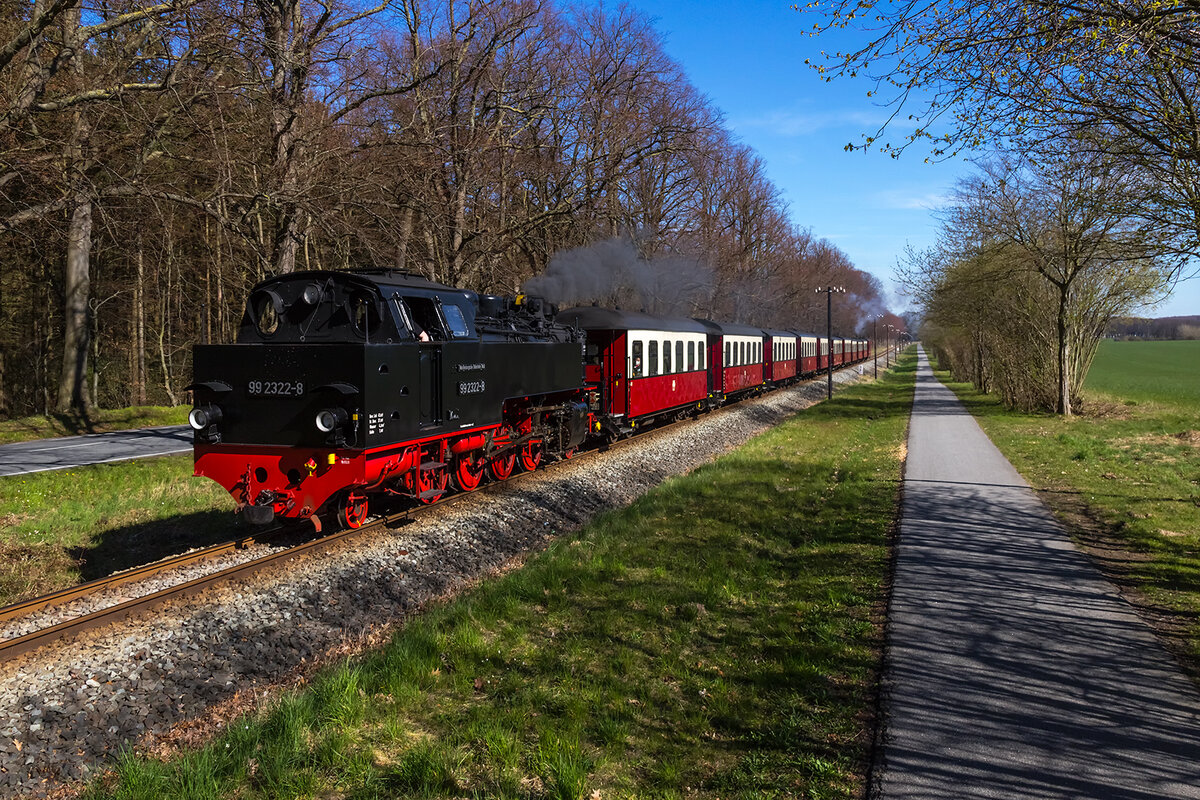 99 2322-8 auf dem Weg von Bad Doberan nach Heiligendamm - 16.04.2022