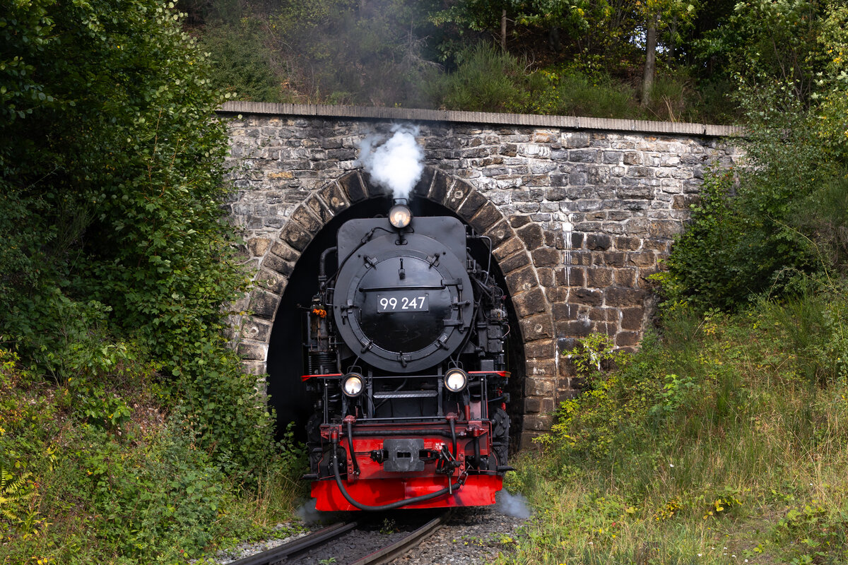 99 247 beim verlassen des Tunnelportals Dröngelaltunnel. 7.9.25