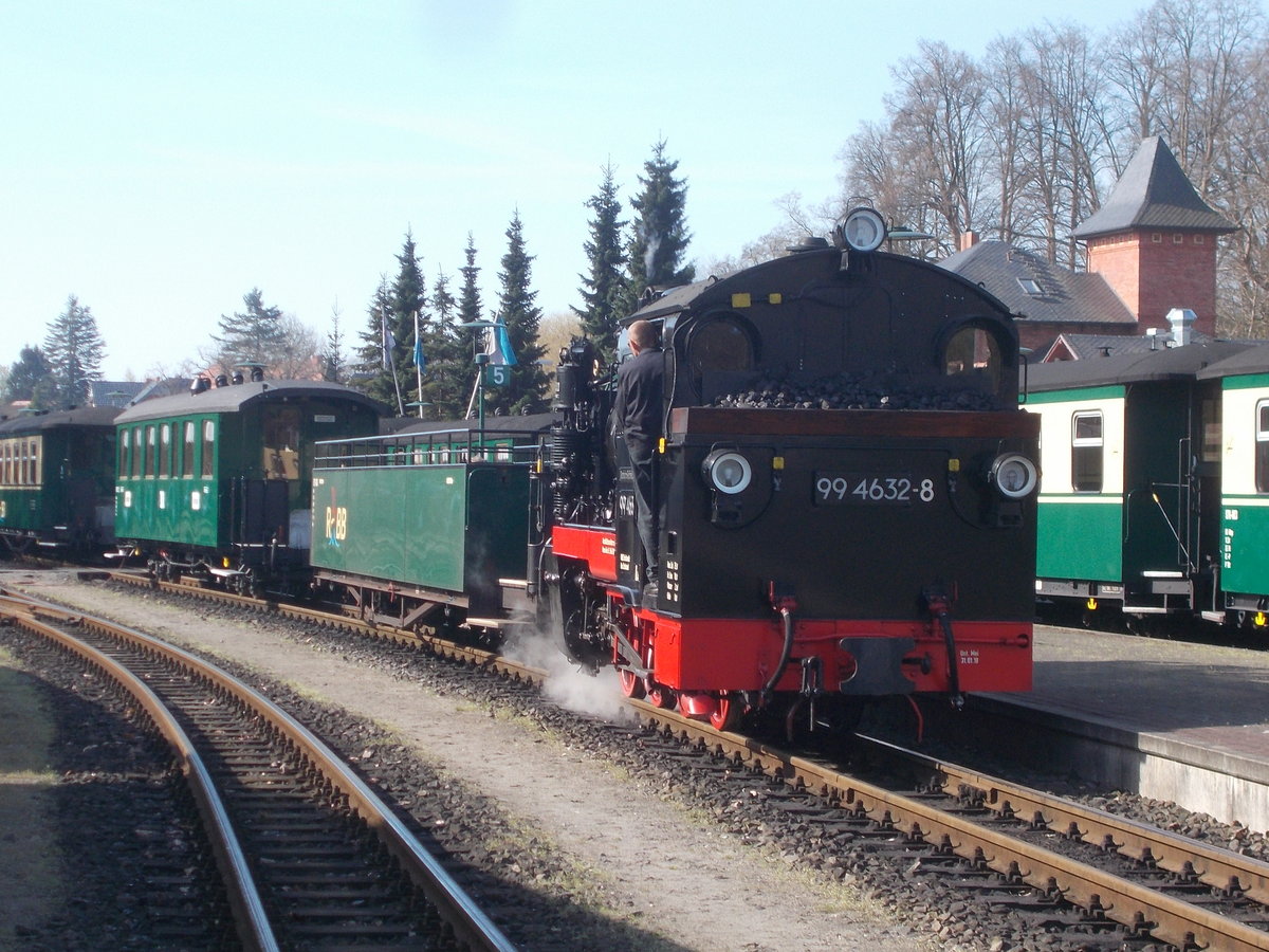 99 4632 erledigte vor der Abfahrt in Putbus noch ein paar Rangierarbeiten.Aufnahme vom 22.April 2018.