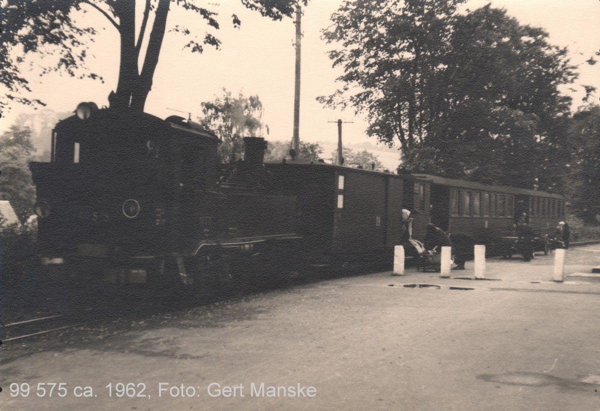 99 575 Anfang 1960, Aufnahmeort unbekannt. Sicher zu dunkel, dennoch sehenswert weil historisch (Foto Gert Manske) 