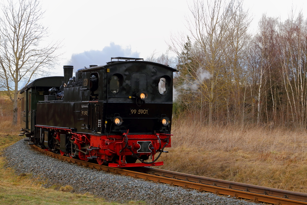 99 5901 mit IG HSB-Sonderzug am 07.02.2016 bei der Fahrt durch die Stieger Wendeschleife. (Bild 2)