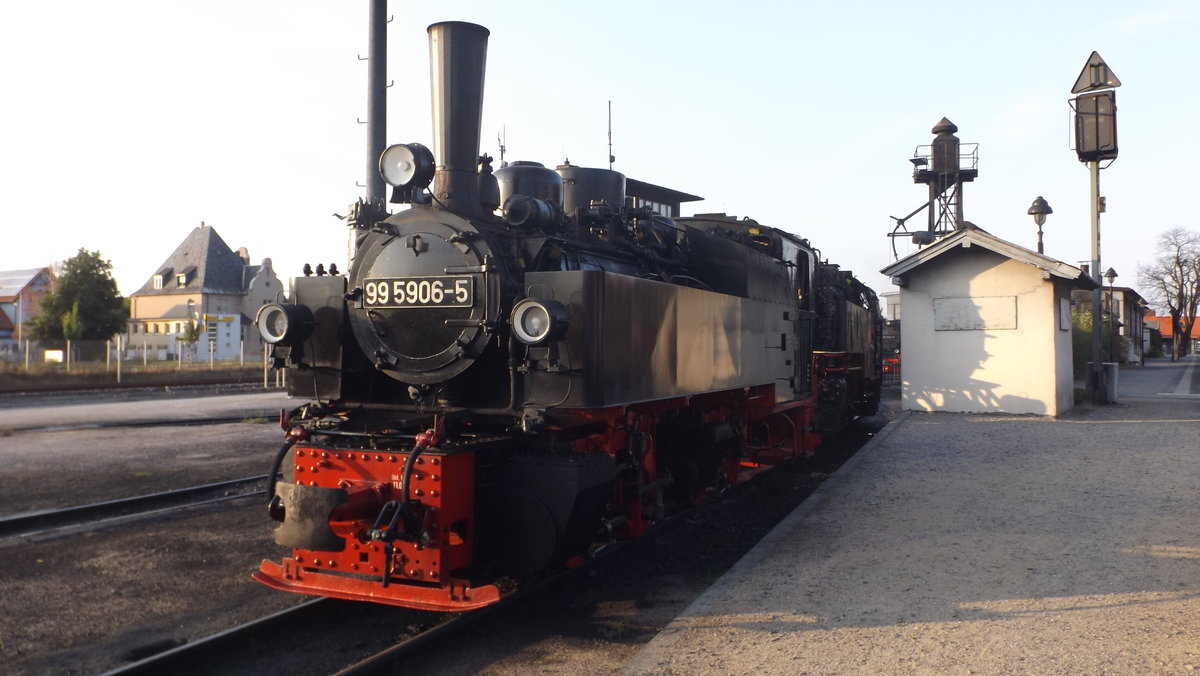 99 5906 am 02.08.2018 Kalt in der Einsatzstelle Wernigerode. Dahinter befand sich 99 7245.