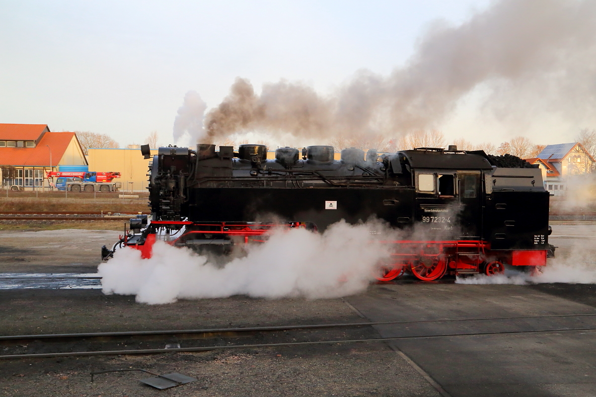 99 7232 am Morgen des 25.02.2017 beim Verlassen der Lokeinsatzstelle in Wernigerode, zur Übernahme eines IG HSB-Sonder-PmG`s zur Fahrt nach Hasselfelde.