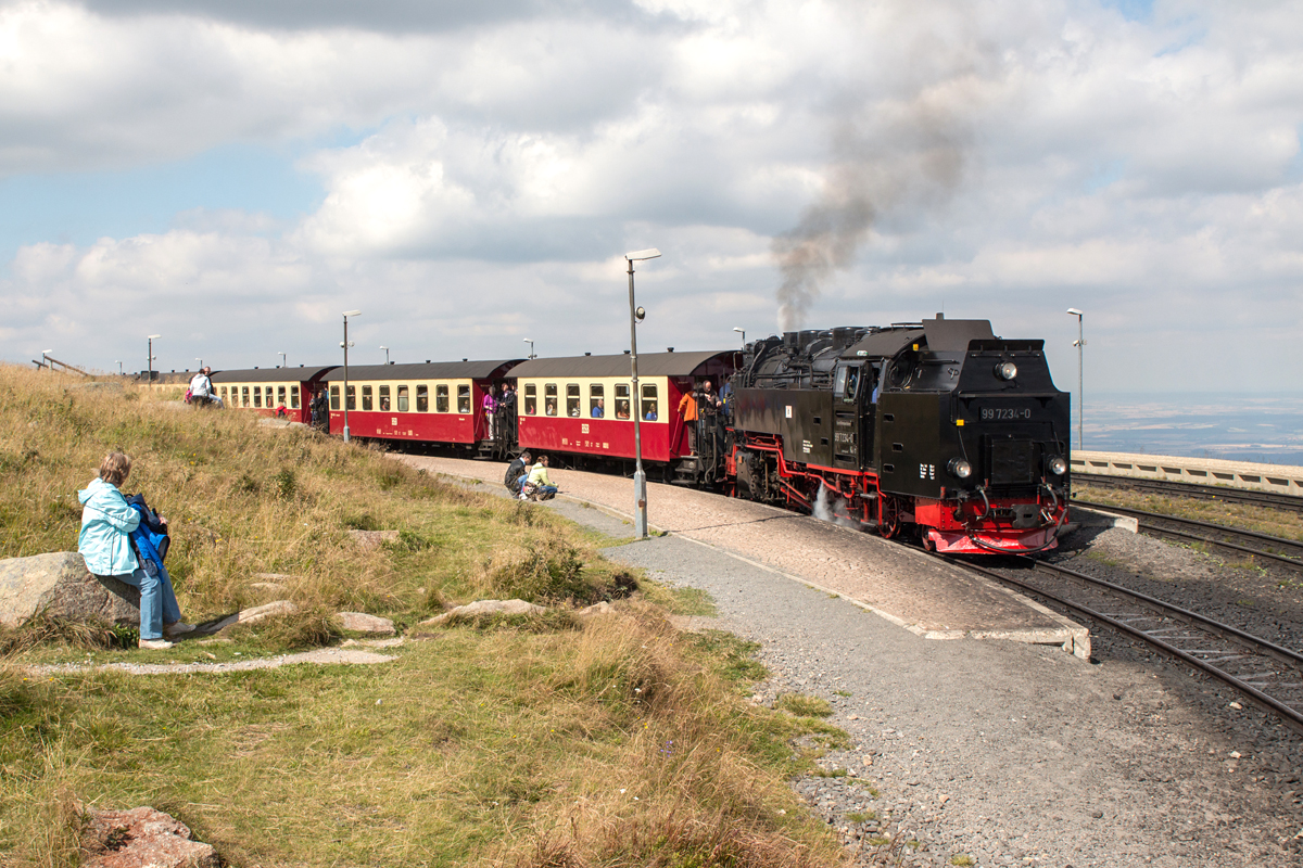 99 7234-0 steht am Nachmittag des 16.08.16 abfahrbereit für die Talfahrt am Brocken.