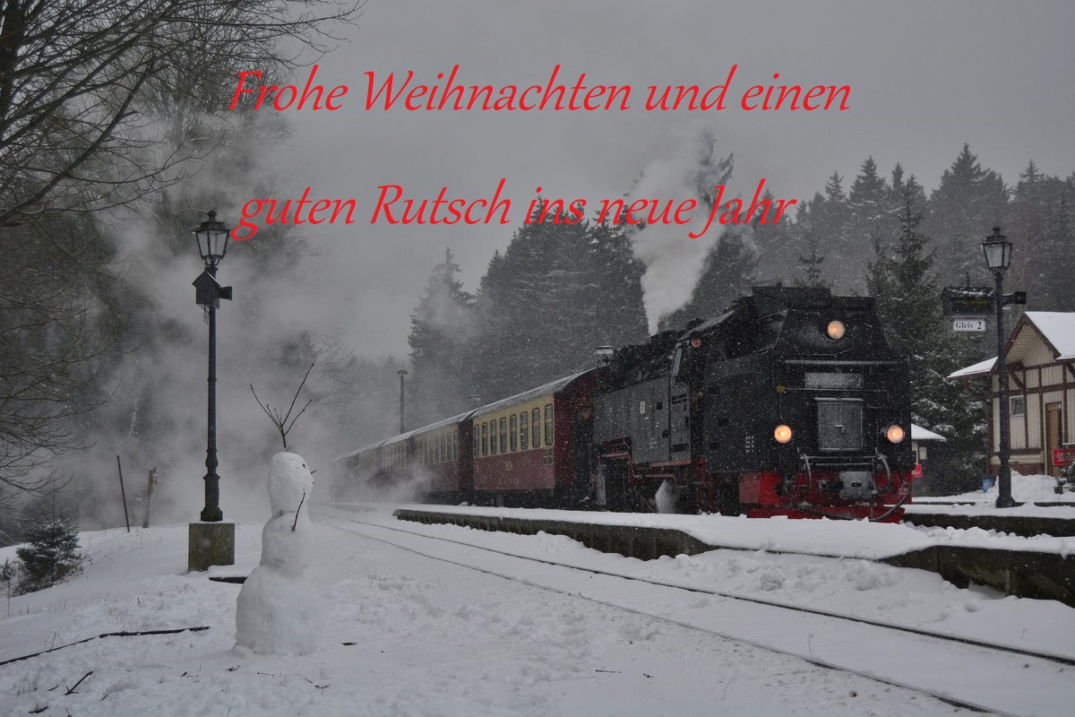 99 7235-7 rollt mit dem P8930 nach Wernigerode in den Bahnhof Drei Annen Hohne ein. 
Euch allen ein gesegnetes und frohes Weihnachtsfest und einen guten Rutsch ins neue Jahr.

Drei Annen Hohne 04.01.2017