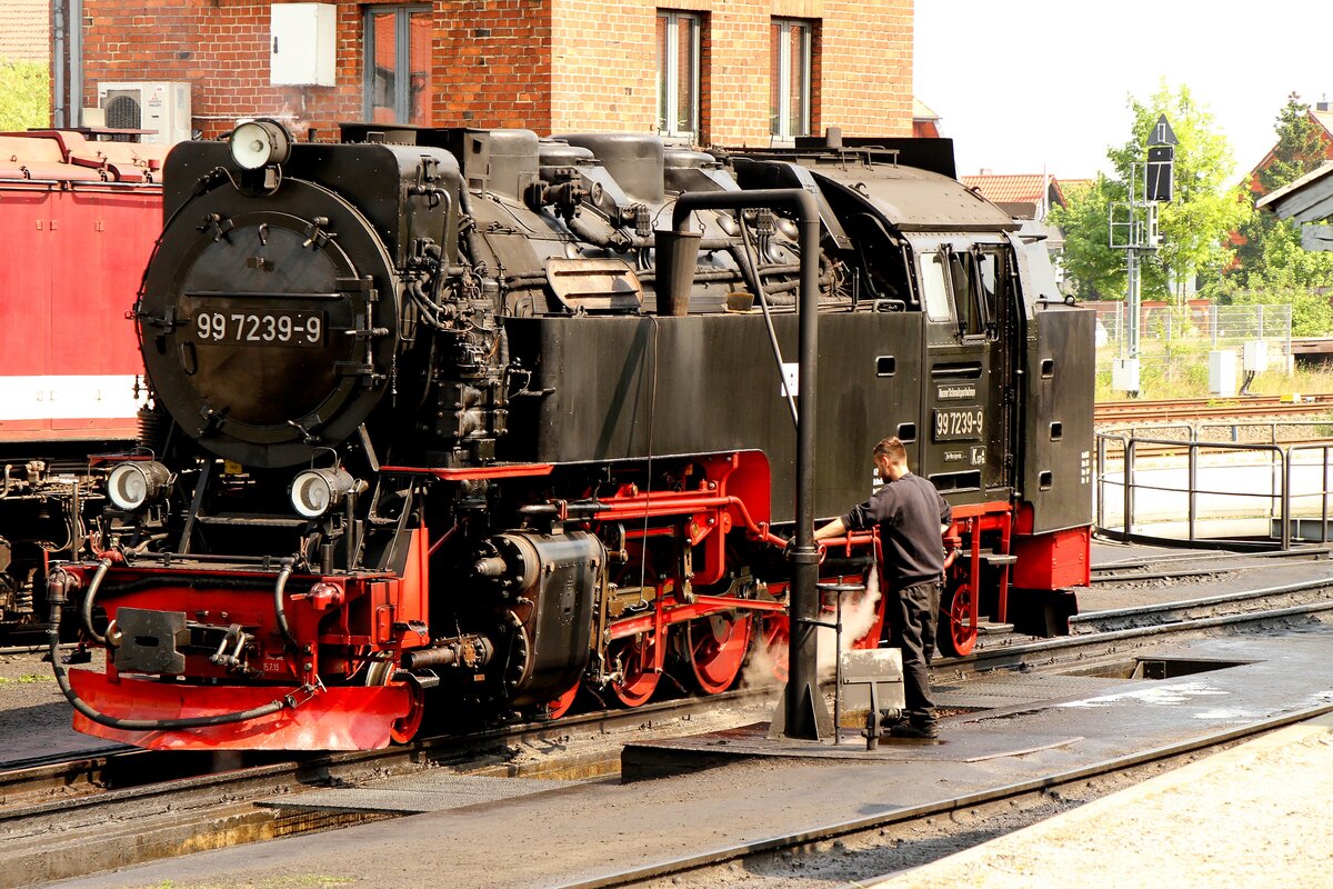 99 7239 am 20.05.2022 in Wernigerode beim Wasserfassen