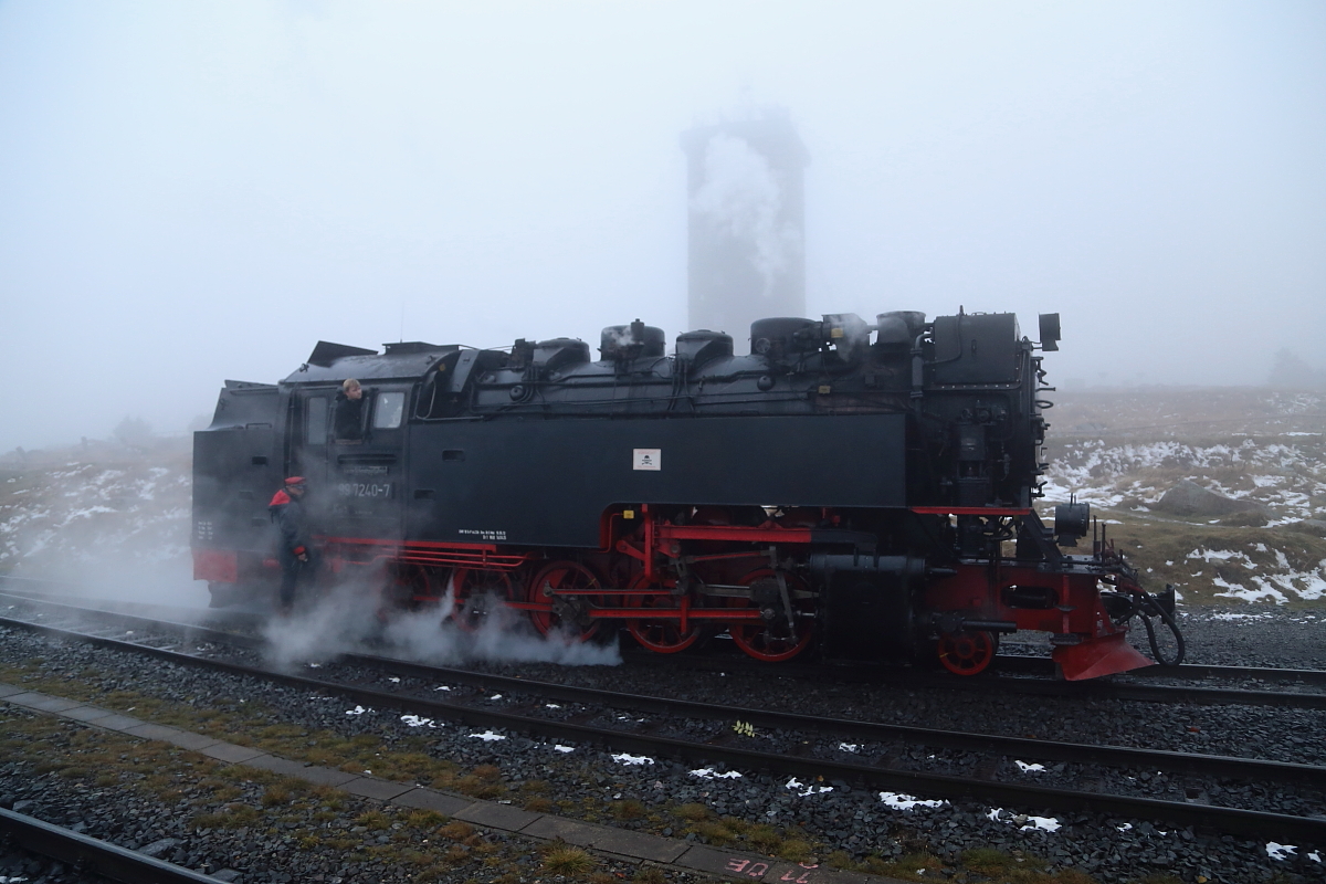 99 7240 am 16.10.2015 auf Umsetzfahrt im Brockenbahnhof. (Bild 2)