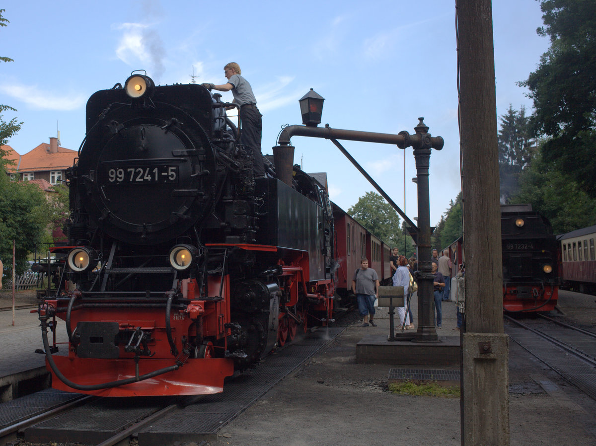 99 7241-5 beim Wassernehmen in Drei Annen Hohne, vor der Fahrt zum Brocken. Skiantan wird aufgefüllt. 14.07.2018  12:33 Uhr.