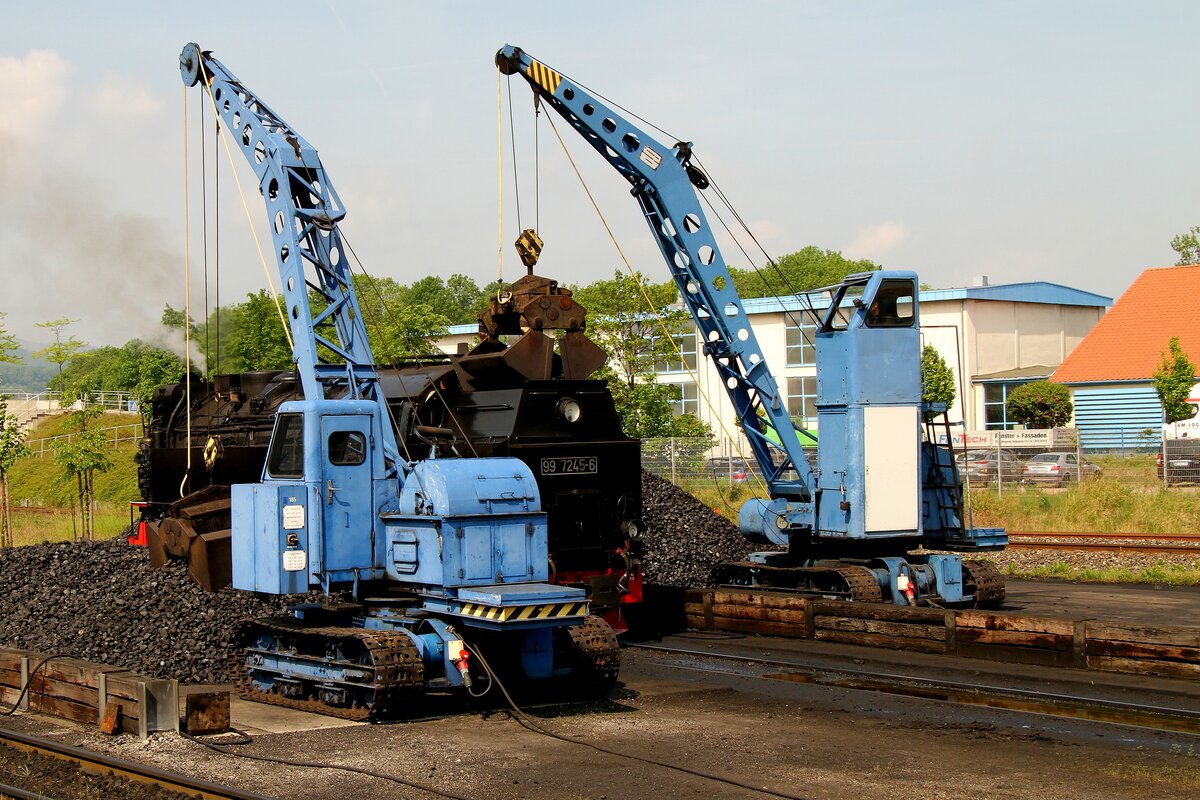 99 7245 bei der Bekohlung in Wernigerode am 20.05.2022