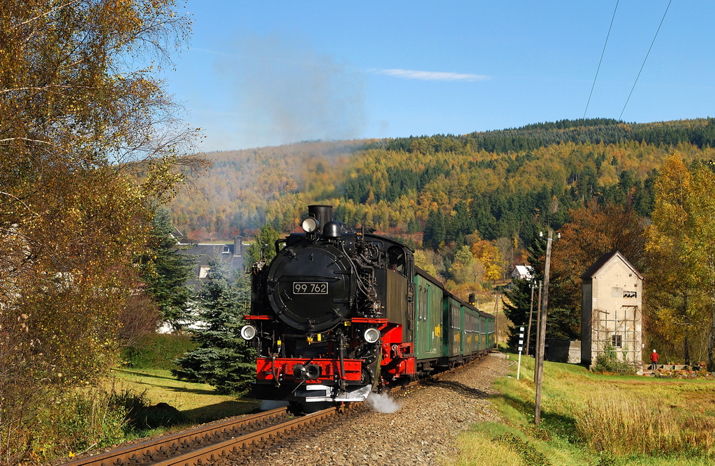 99 762 mit P1005 bei Hammerunterwiesenthal (Fichtelbergbahn) [19.10.2013]