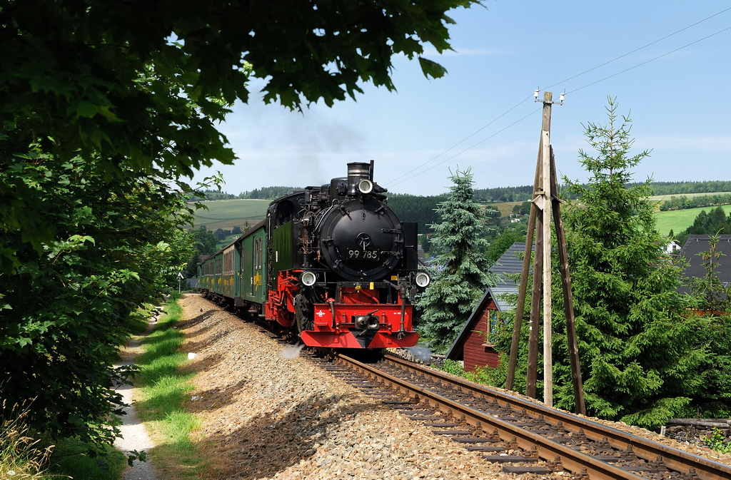 99 785 mit P1007 in Neudorf (Fichtelbergbahn) [16.07.2013]