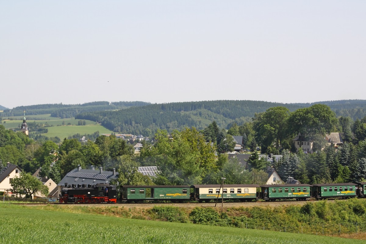 99 785 passiert am 03.08.2013 die Ortslage von Cranzahl.