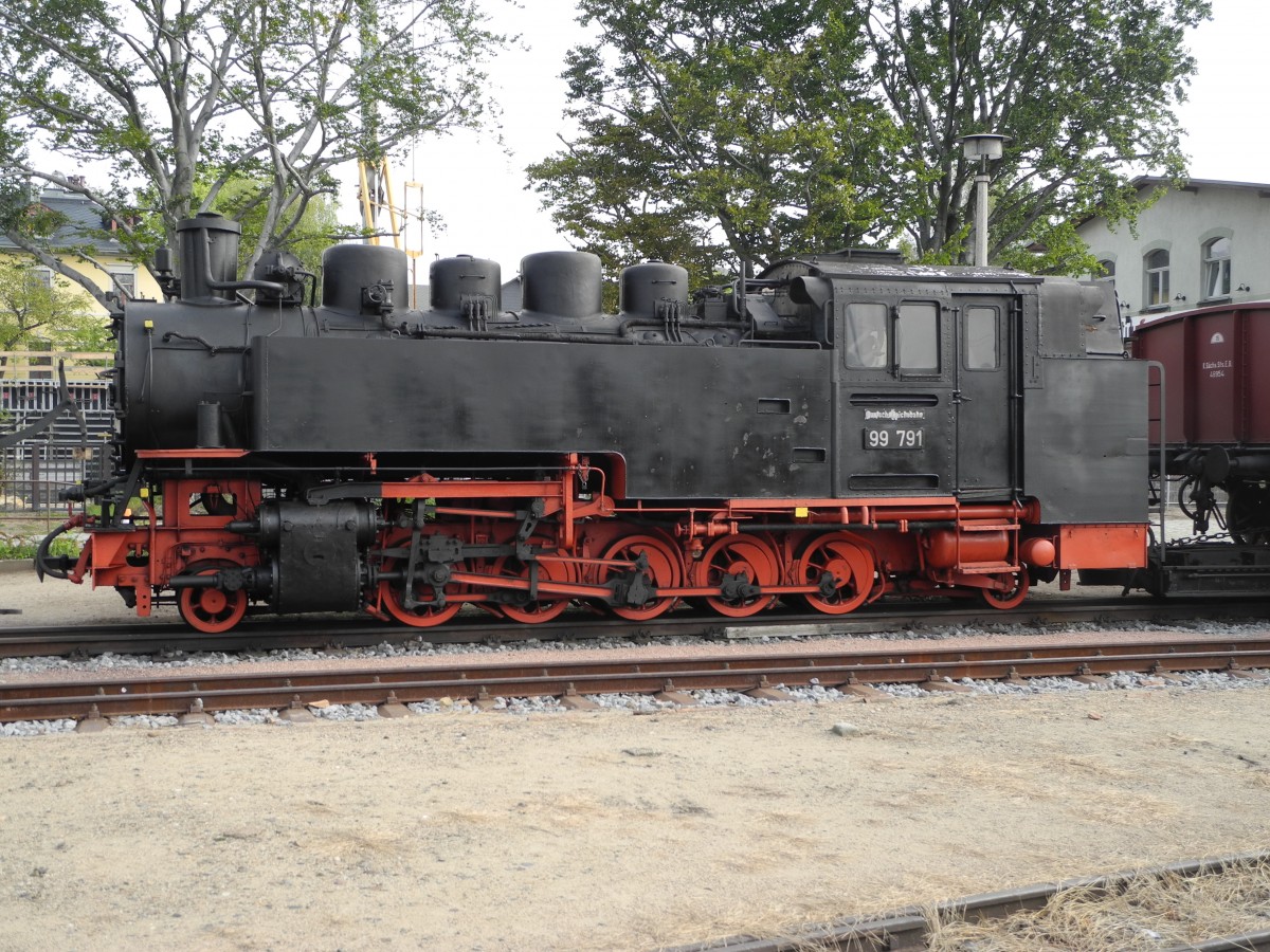 99 791 am 30.09.14 am Museumsbahnsteig in Radebeul Ost