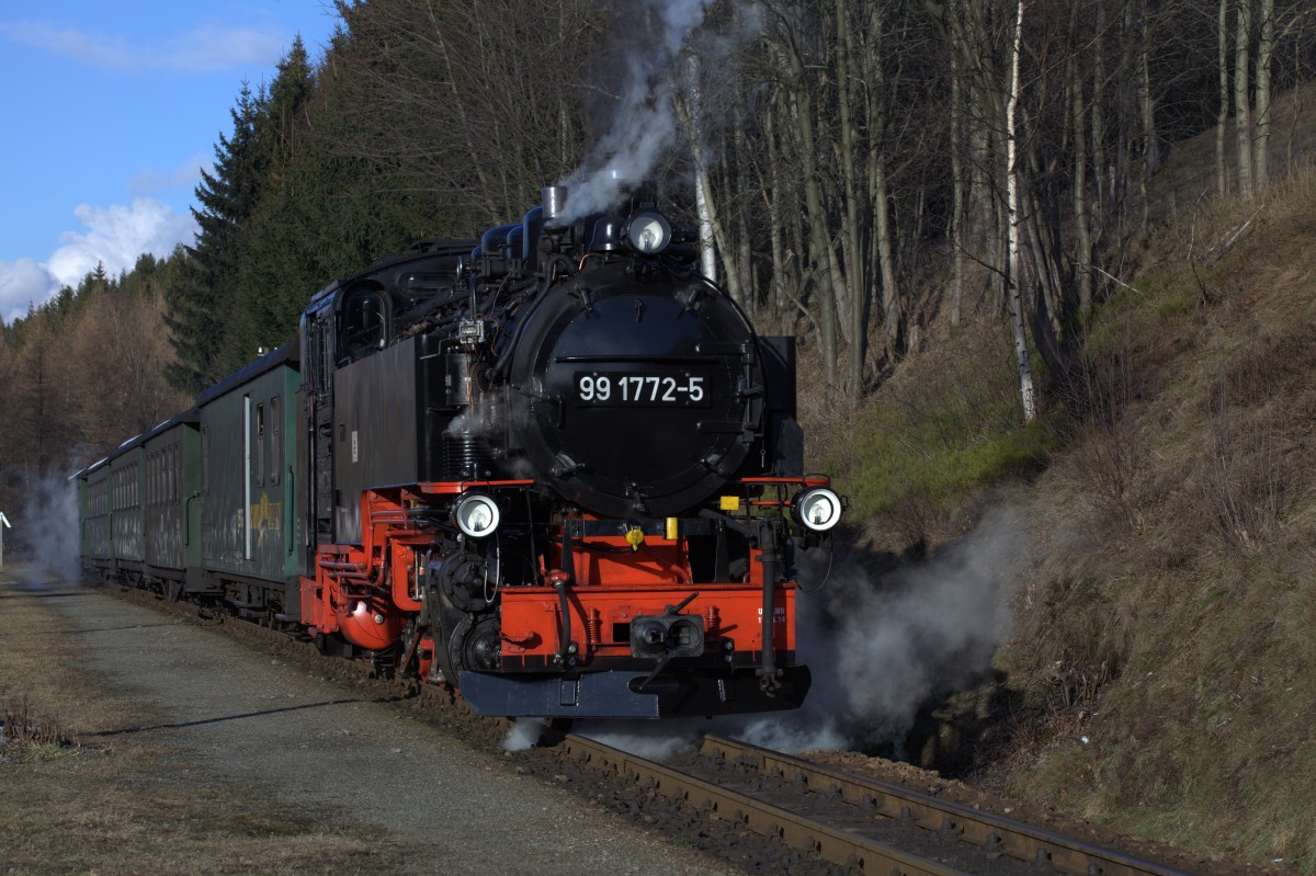991752-5 aus Cranzahl kommend  am Haltepunkt Neudorf - Unterdorf.15.11.2016 15:11 Uhr.