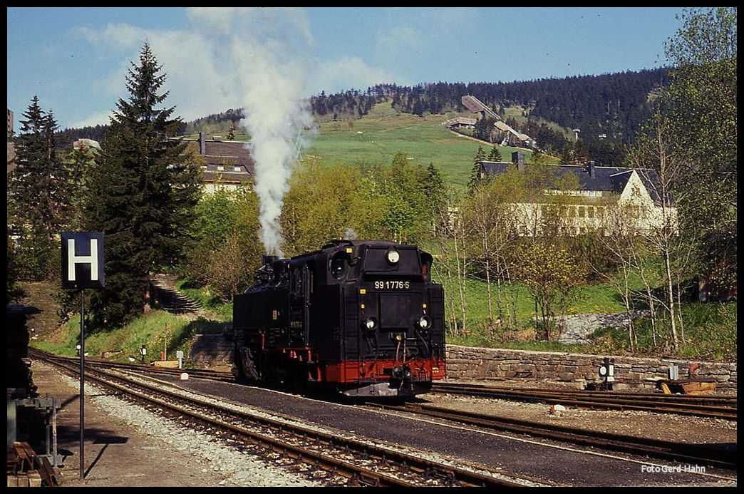 991776 rangiert am 6.6.1991 bei herrlichem Wetter im Bergbahnhof Oberwiesenthal.