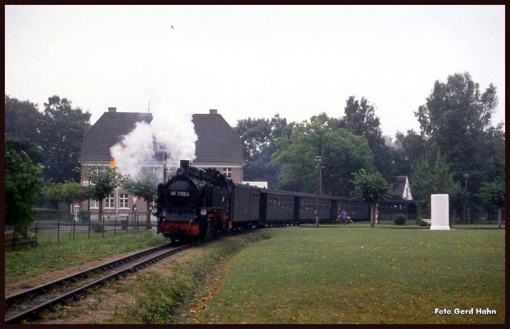 991782 mit P 14106 nach Putbus fuhr am 4.10.1991 um 8.53 Uhr aus Baabe aus.