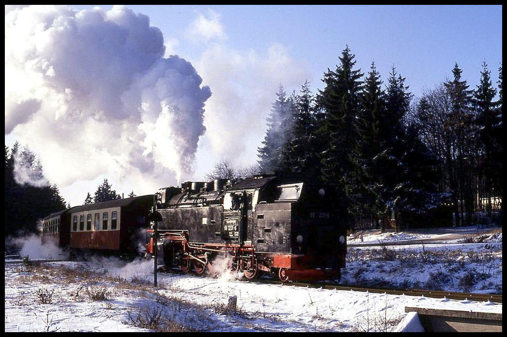 997231 fährt hier in Drei Annen Hohne am 10.12.1991 mit dem P 14404 nach Wernigerode ab.