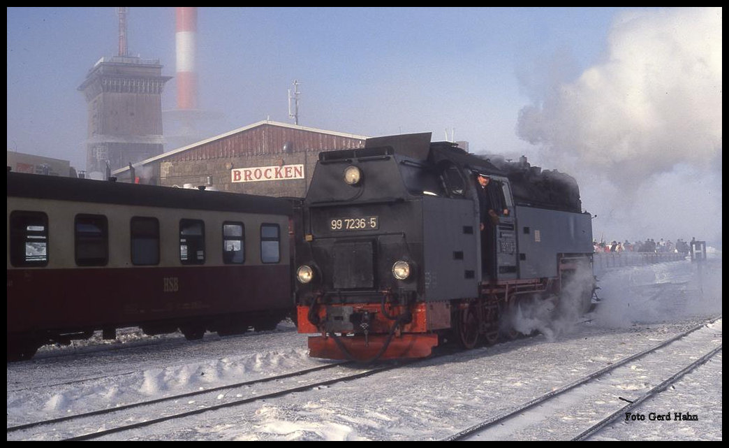 997236 setzt nach der Ankunft auf dem Brocken Bahnhof am 18.02.1993 um.