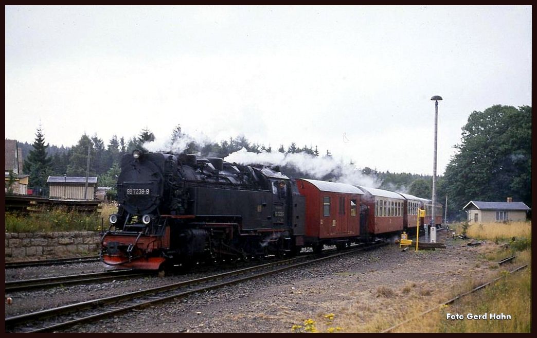 997237 erreicht am 7.9.1991 um 12.55 Uhr mit dem P 14443 aus Drei Annen Hohne kommend den Bahnhof Elend.
