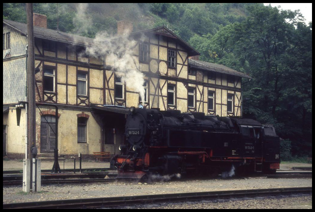 997242 rangiert hier am 31.07.1996 im Bahnhof Eisfelder Talmühle.