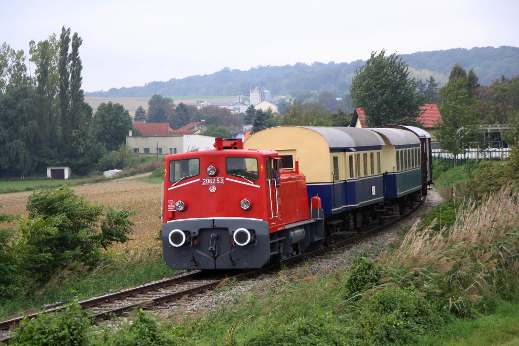 A-BIF 2062.53 am 03.Okt. 2021 als Nebenfahrt 14719 (Korneuburg - Ernstbrunn) auf der Lokalbahn Korneuburg - Hohenau bei Karnabrunn.