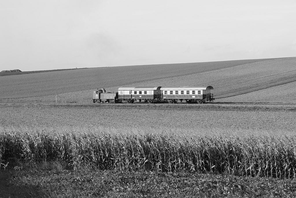 A-BIF 2062.53 am 03.Okt. 2021 als Nebenfahrt 14721 (Würnitz-Hetzmannsdorf - Ernstbrunn) beim Km 25,8 der Lokalbahn Korneuburg - Hohenau.