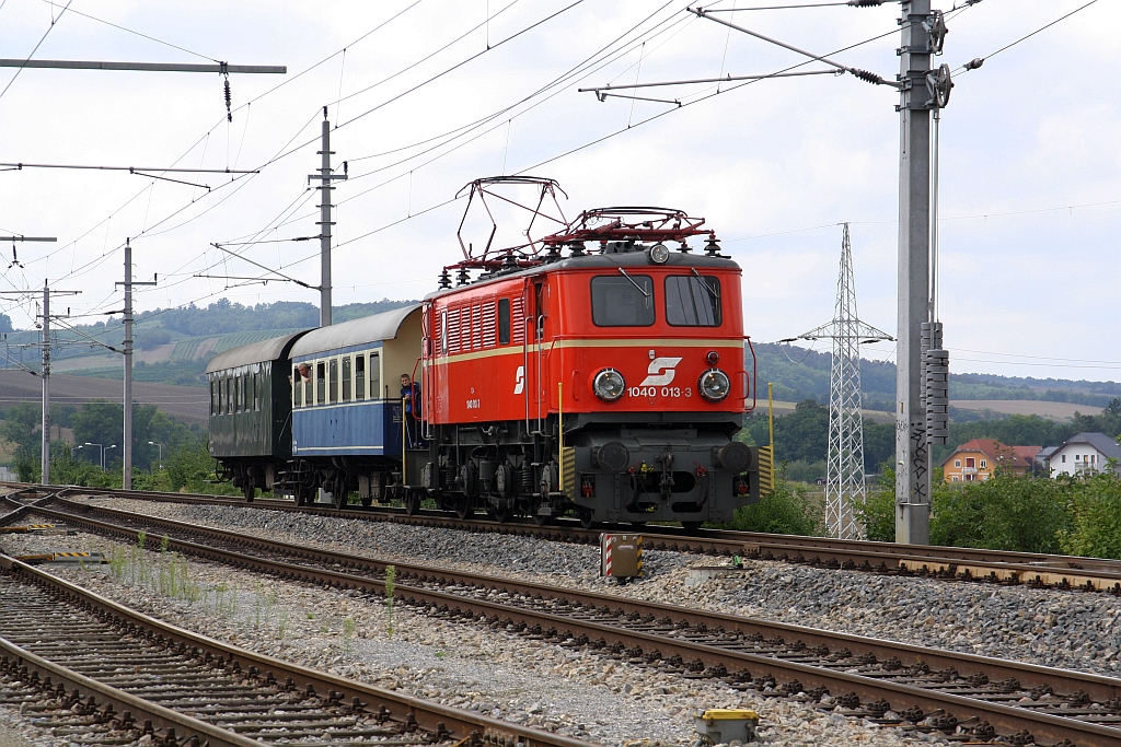 A-CZA 1040 013-3 fährt am 08.September 2019 mit dem SR 17152 ((Wien FJB-) Kledering - Mistelbach) in den Bahnhof Mistelbach ein.