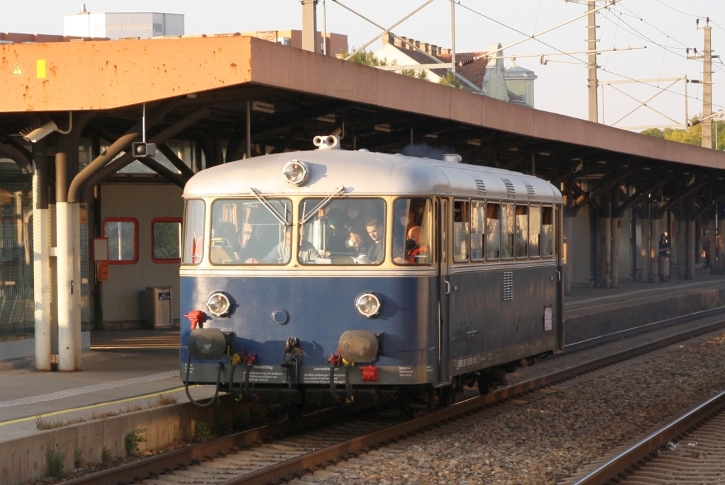 A-EBBEV 5081 055-3 fährt am 02.Okt. 2021 durch die Haltestelle Atzgersdorf.