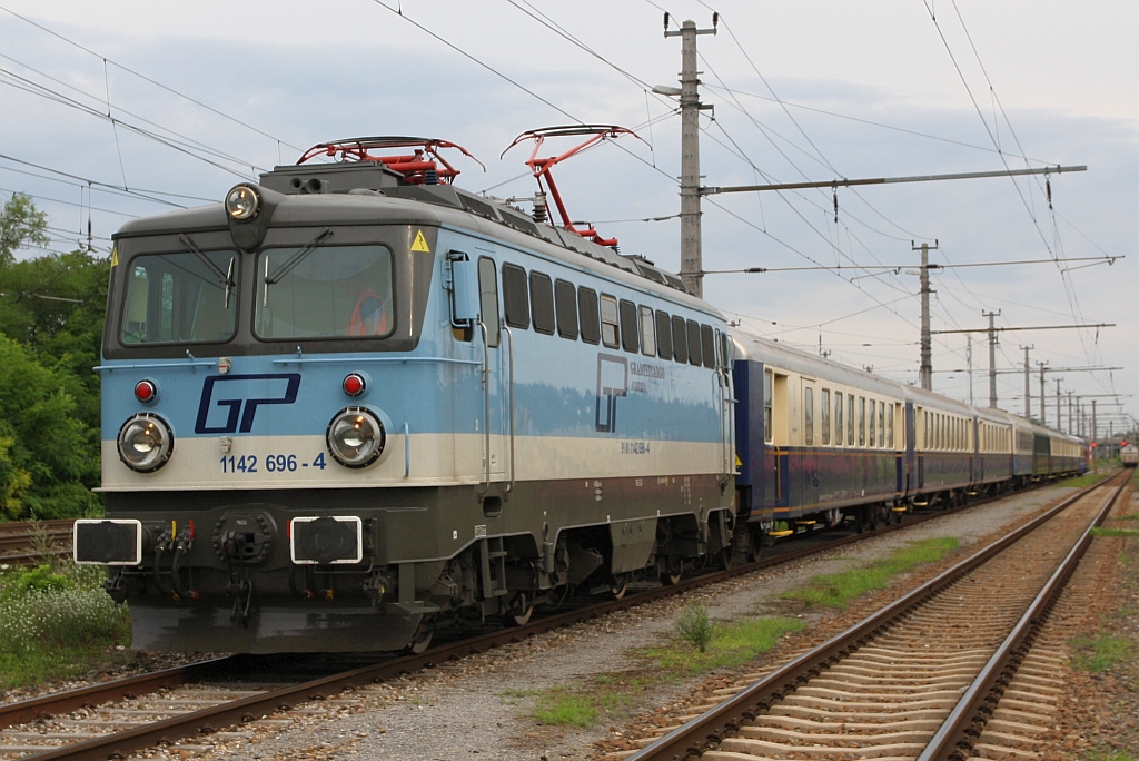 A-GCA 1142 696-4 am 14.August 2019 mit dem SR 14946 (Ernstbrunn - Leopoldau - Wien Hbf. - Linz - Selzthal - St.Michael -Klagenfurt) in Jedlersdorf.