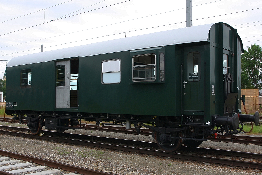 A-KSE 50 81 93-03 003-0 Dsz (ex ÖBB 67 345 Diho), ein 2 achsiger Gepäckwagen in Spantenbauart (Baujahr 1913 Ringhofer-Prag, Umbau 1961 ÖBB HW Simmering), am 31.Mai 2024 in Stockerau.
