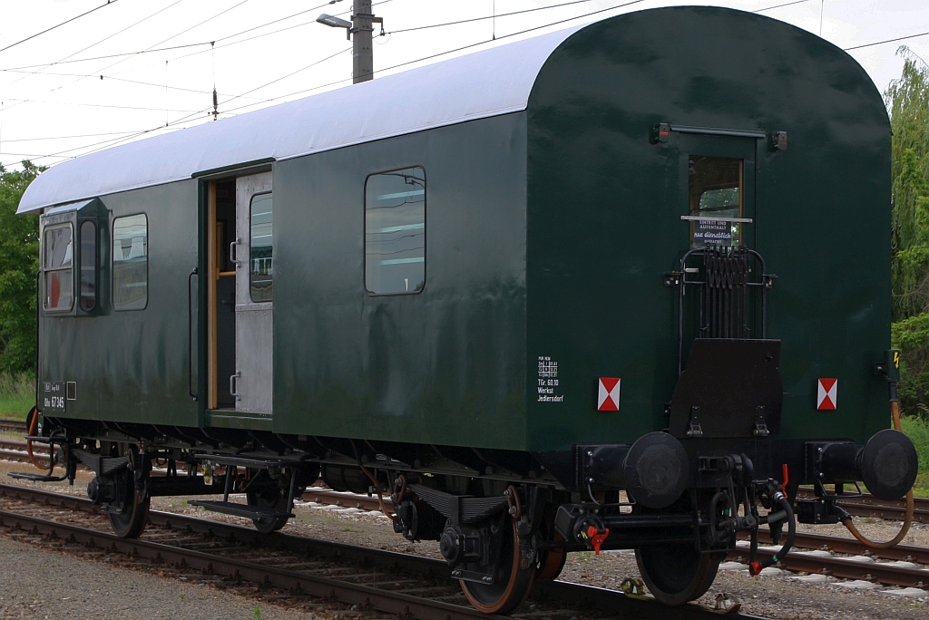 A-KSE 50 81 93-03 003-0 Dsz (ex ÖBB 67 345 Diho), ein 2 achsiger Gepäckwagen in Spantenbauart (Baujahr 1913 Ringhofer-Prag, Umbau 1961 ÖBB HW Simmering), am 31.Mai 2024 in Stockerau.