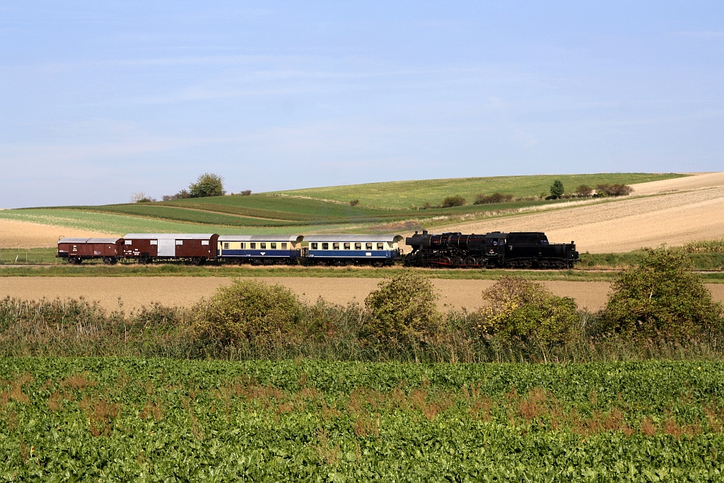 A-LOKTM 52.4984 am 04.Okt. 2021 als Nebenfahrt 14724 (Ernstbrunn - Würnitz-Hetzmannsdorf) beim Km 24,5 der Lokalbahn Korneuburg - Hohenau.