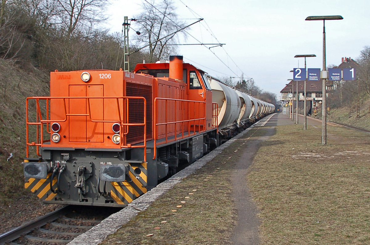 A MAK 1206 heads the BASF chalk train to the BASF plant at Ludwigshafen.  Darmstadt South station, 07 March 2015.