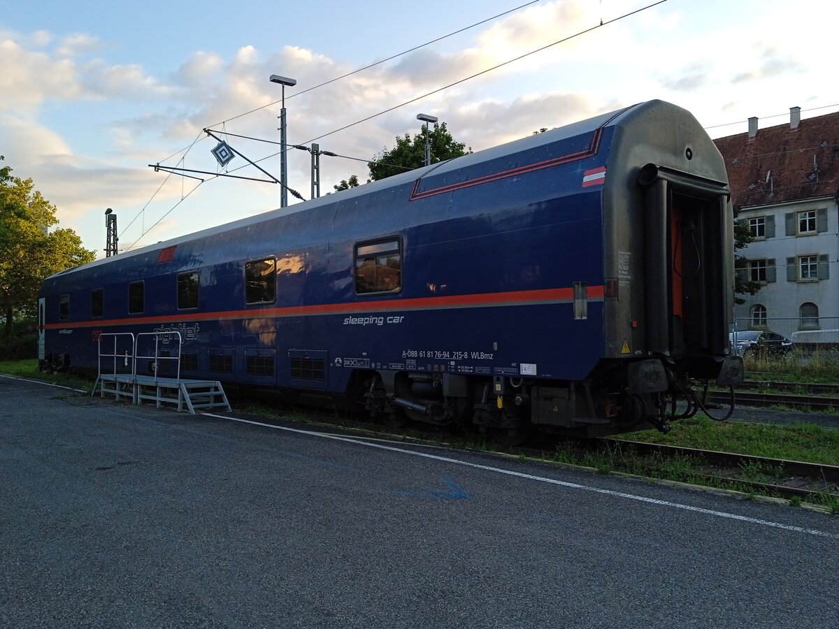 A-ÖBB 61 81 76 94 215-8 WLBmz ÖBB Nightjet Schlafwagen abgestellt am 22.7.2025 in Lörrach Terminal 