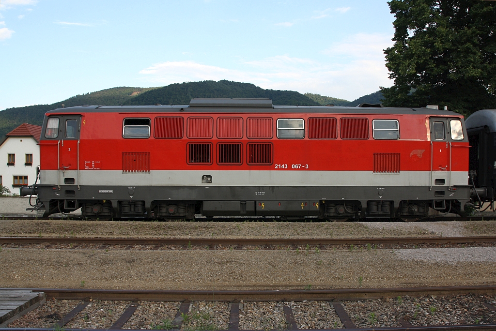 A-PLOK 2143 067-3 am 17.Juni 2023 im Bahnhof Spitz a.d. Donau.