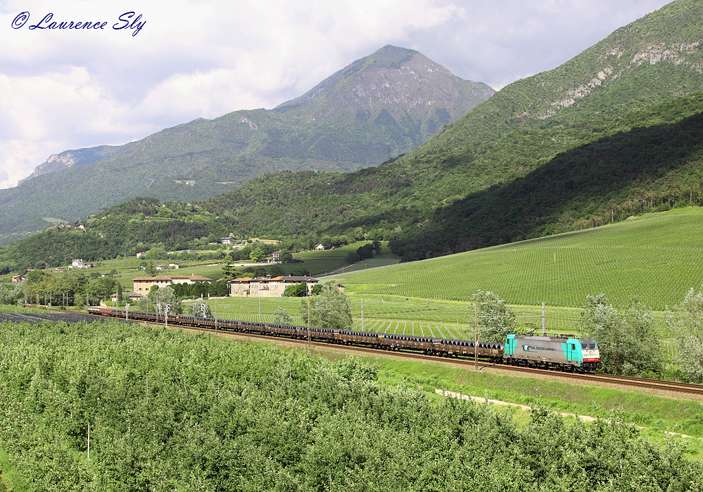A Rail Traction Company class E483 heads a southbound freight train past Aldeno, 21 May 2013
